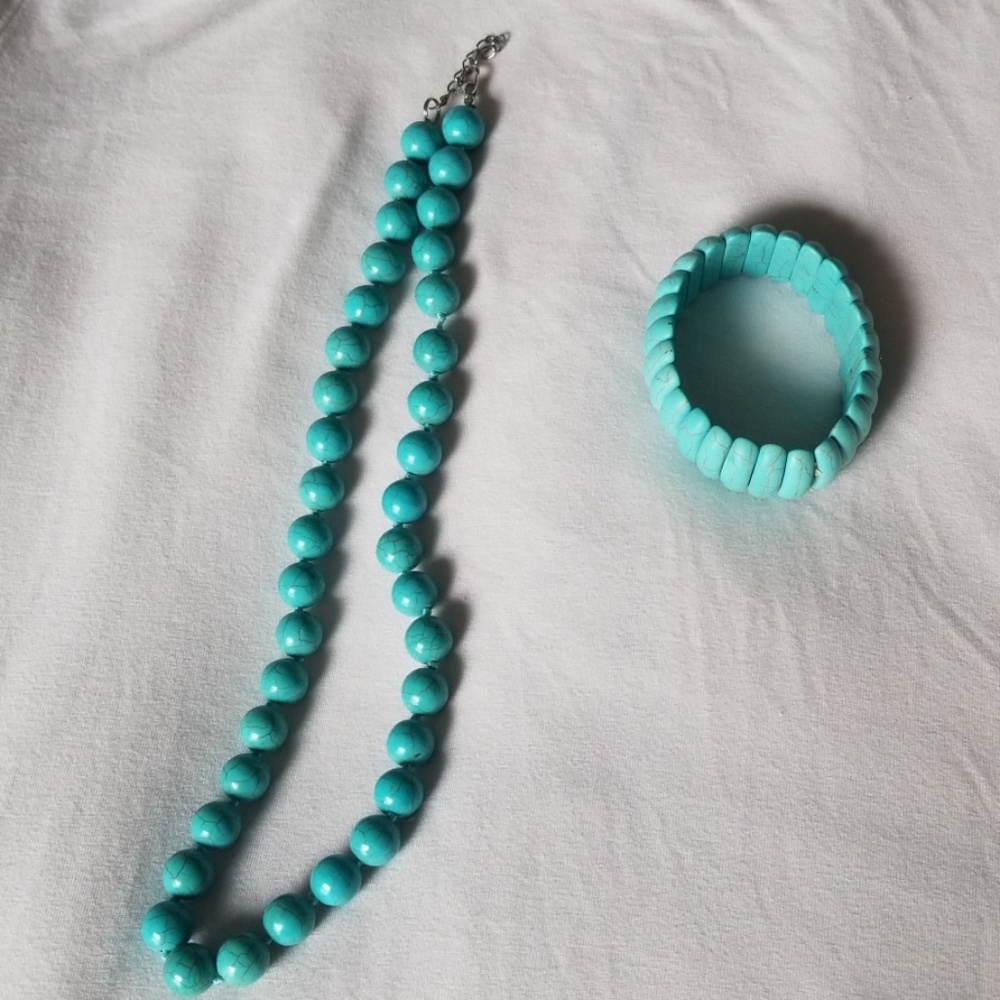 Necklace and bracelet set